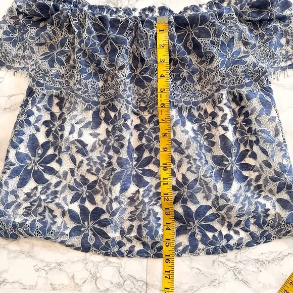 Code Mode | Off-Shoulder Lace Top - Picture 6 of 11